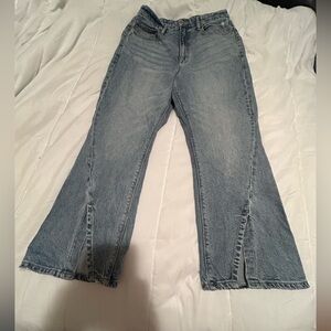 American Eagle wide leg stretch jeans in excellent condition. Size 8 x short.